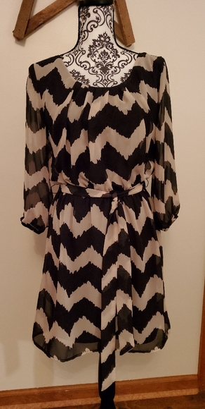 Lily Rose Dresses & Skirts - Lily Rose Chevron Dress. NWT